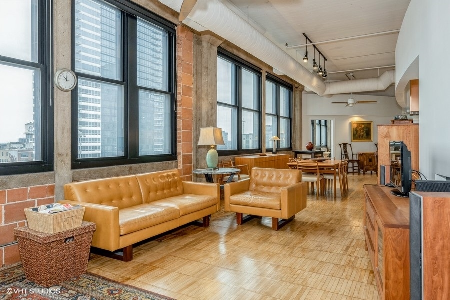 728 W JACKSON Boulevard Unit: 1007