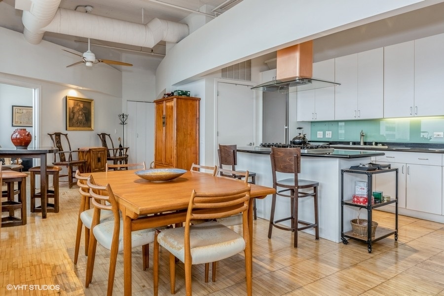 728 W JACKSON Boulevard Unit: 1007