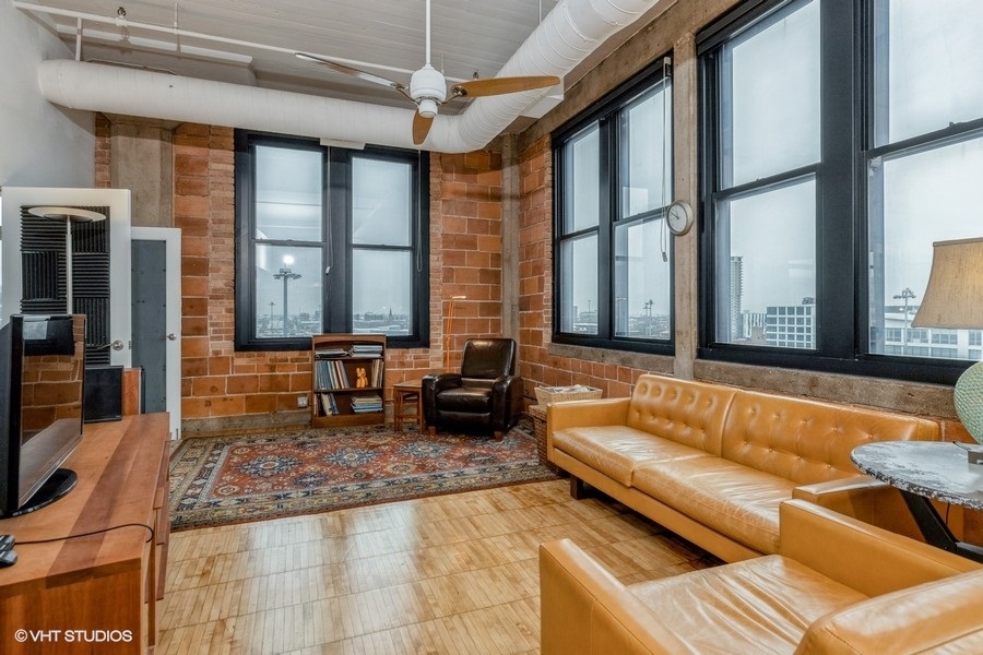 728 W JACKSON Boulevard Unit: 1007