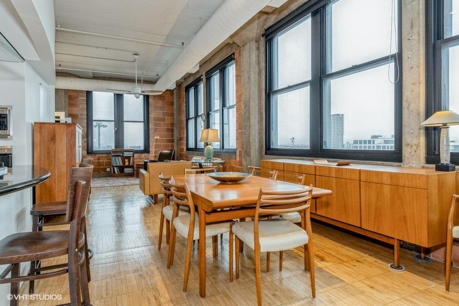728 W JACKSON Boulevard Unit: 1007