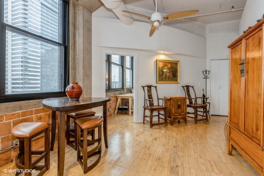 728 W JACKSON Boulevard Unit: 1007