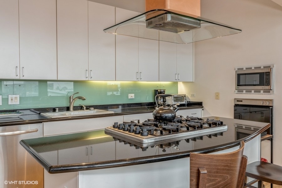 728 W JACKSON Boulevard Unit: 1007