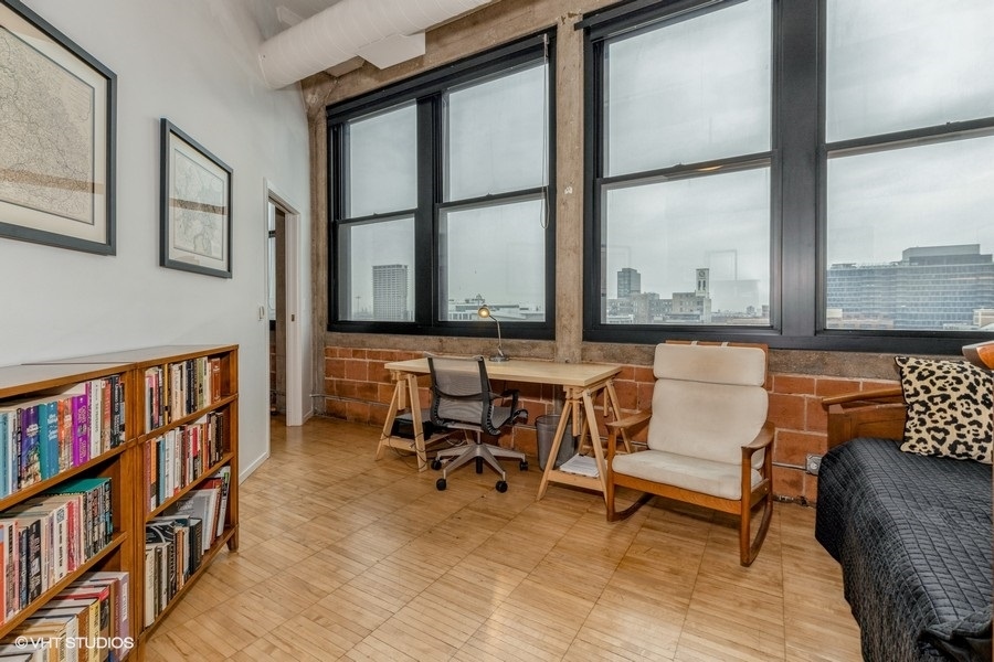 728 W JACKSON Boulevard Unit: 1007