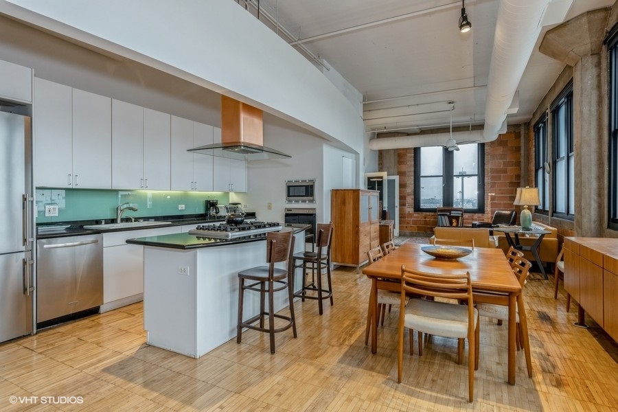 728 W JACKSON Boulevard Unit: 1007