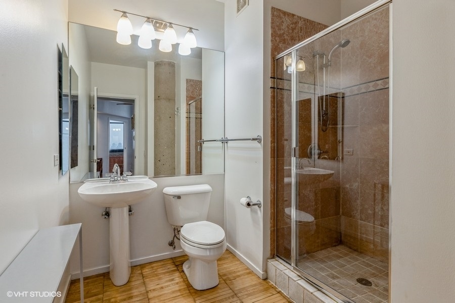 728 W JACKSON Boulevard Unit: 1007