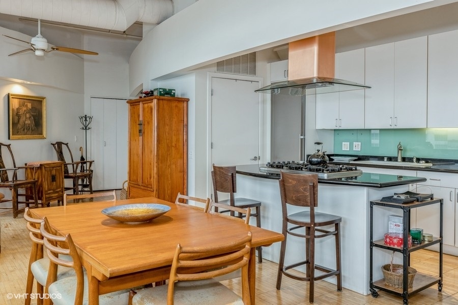 728 W JACKSON Boulevard Unit: 1007