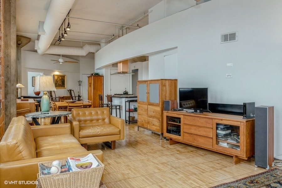 728 W JACKSON Boulevard Unit: 1007