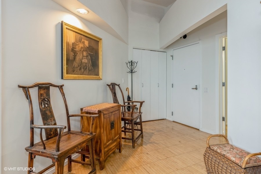 728 W JACKSON Boulevard Unit: 1007