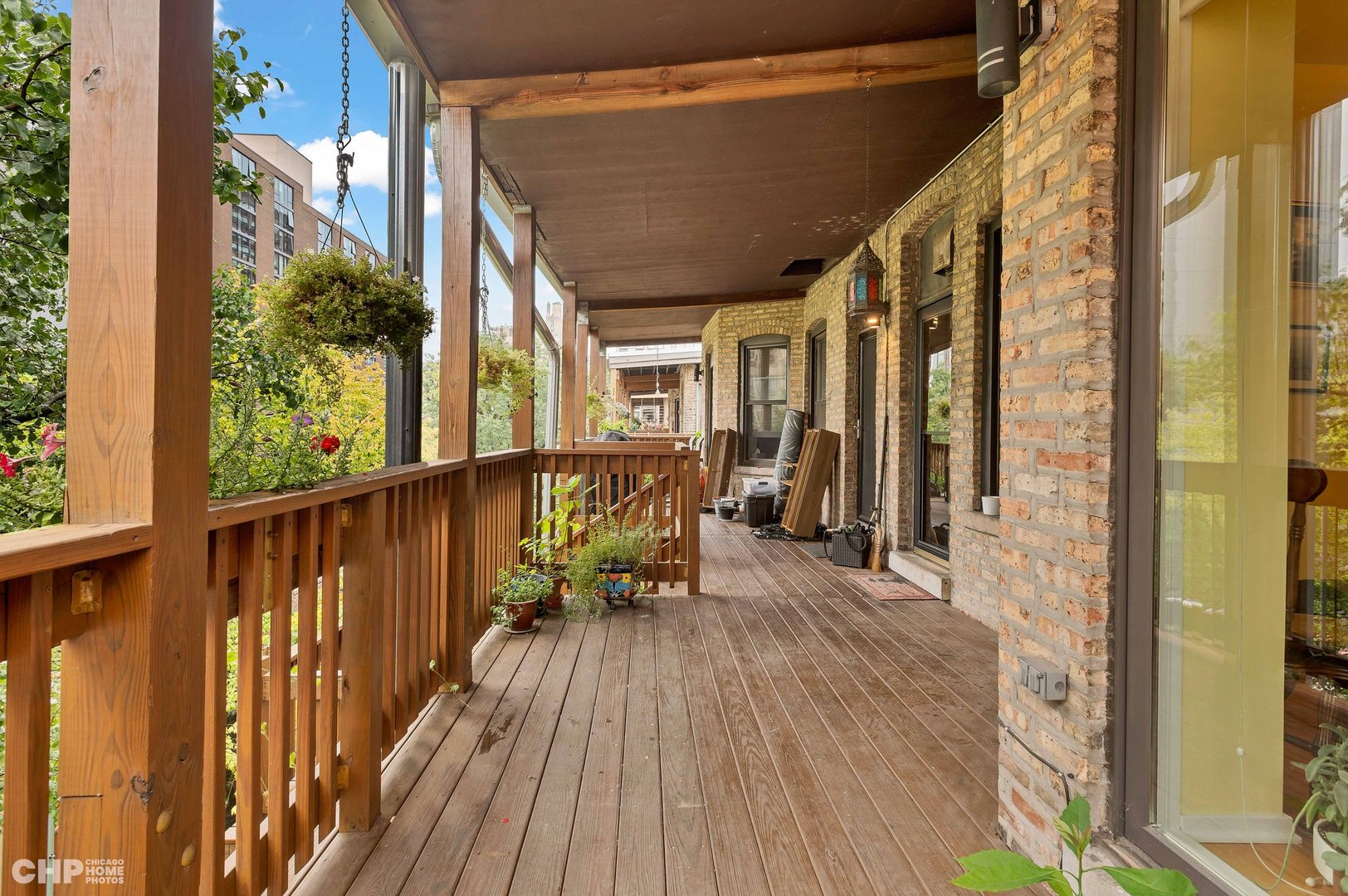 915 W Gunnison Street Unit: 3E