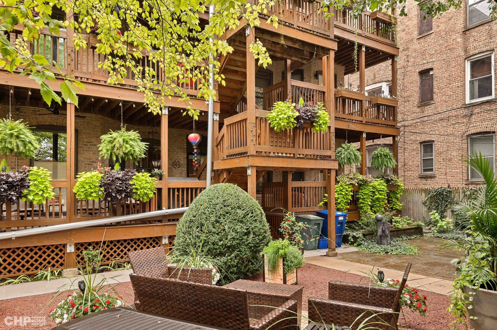 915 W Gunnison Street Unit: 3E