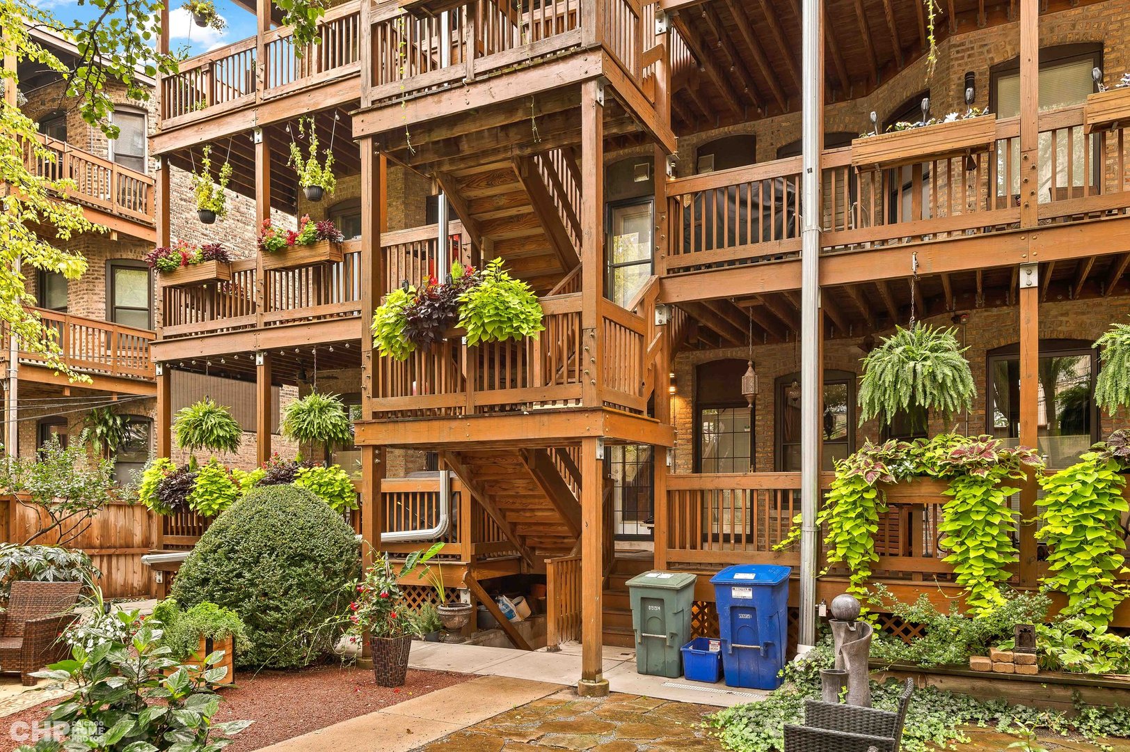 915 W Gunnison Street Unit: 3E