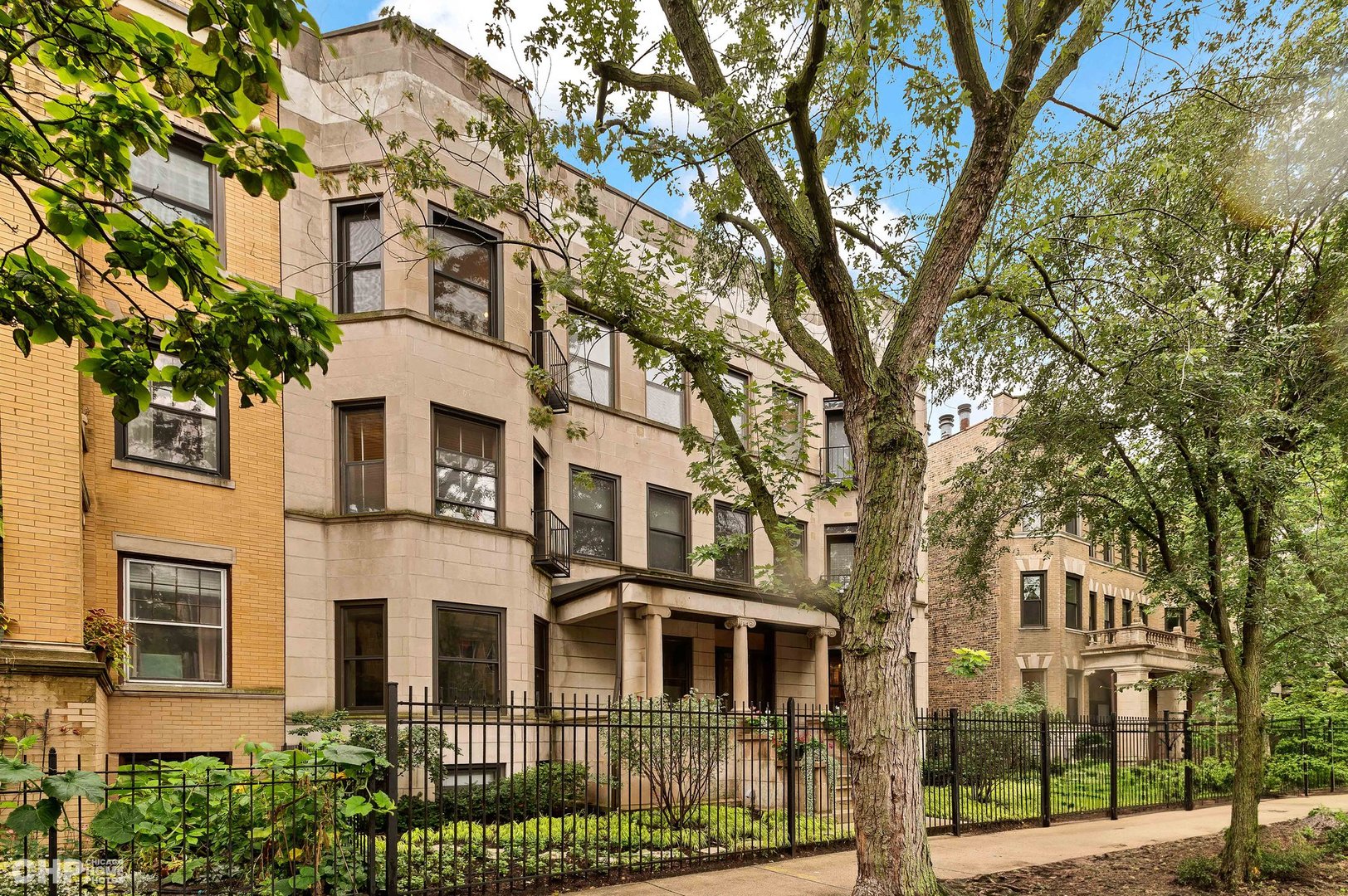 915 W Gunnison Street Unit: 3E