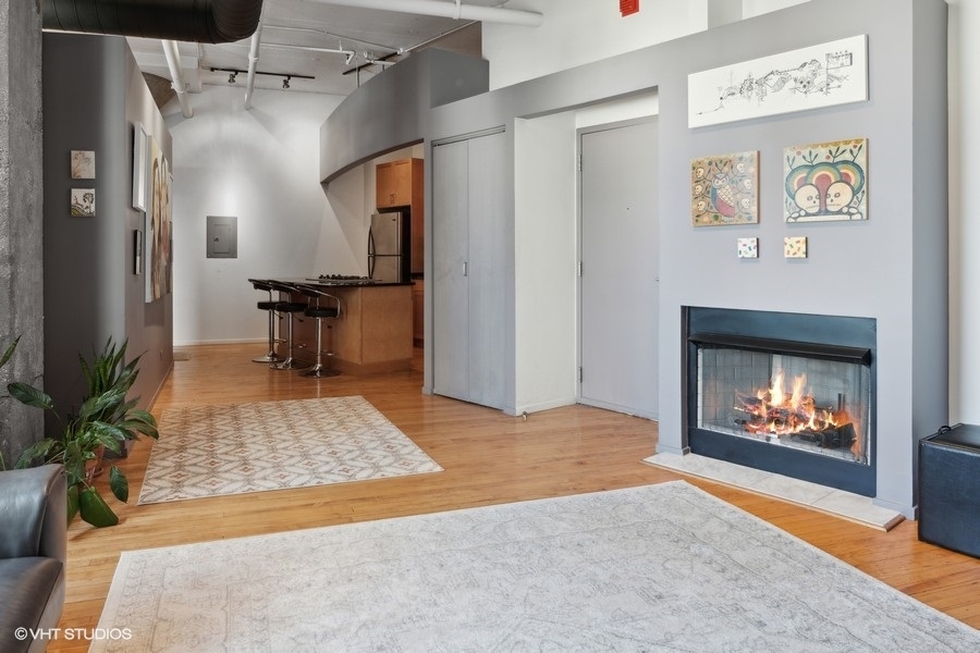 728 W Jackson Boulevard Unit: 610