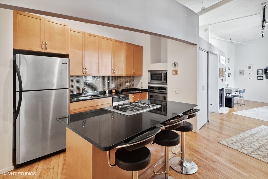 728 W Jackson Boulevard Unit: 610