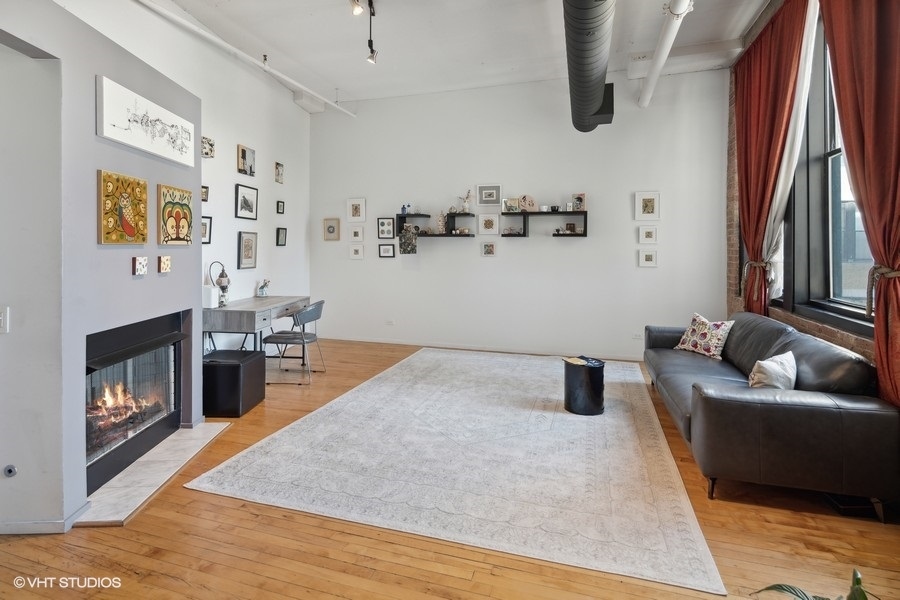 728 W Jackson Boulevard Unit: 610