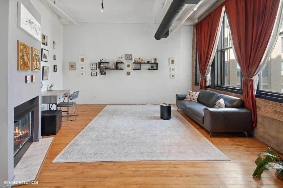 728 W Jackson Boulevard Unit: 610