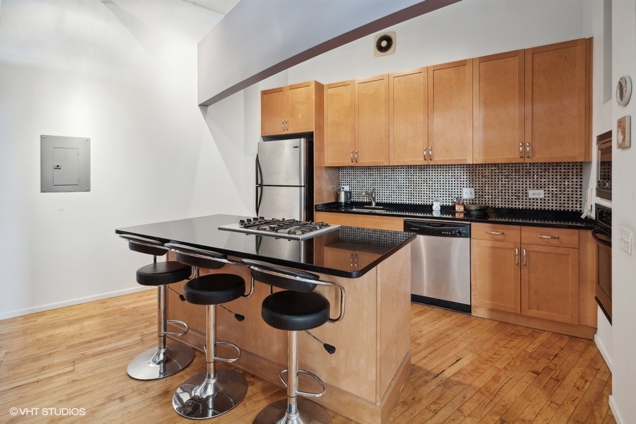 728 W Jackson Boulevard Unit: 610