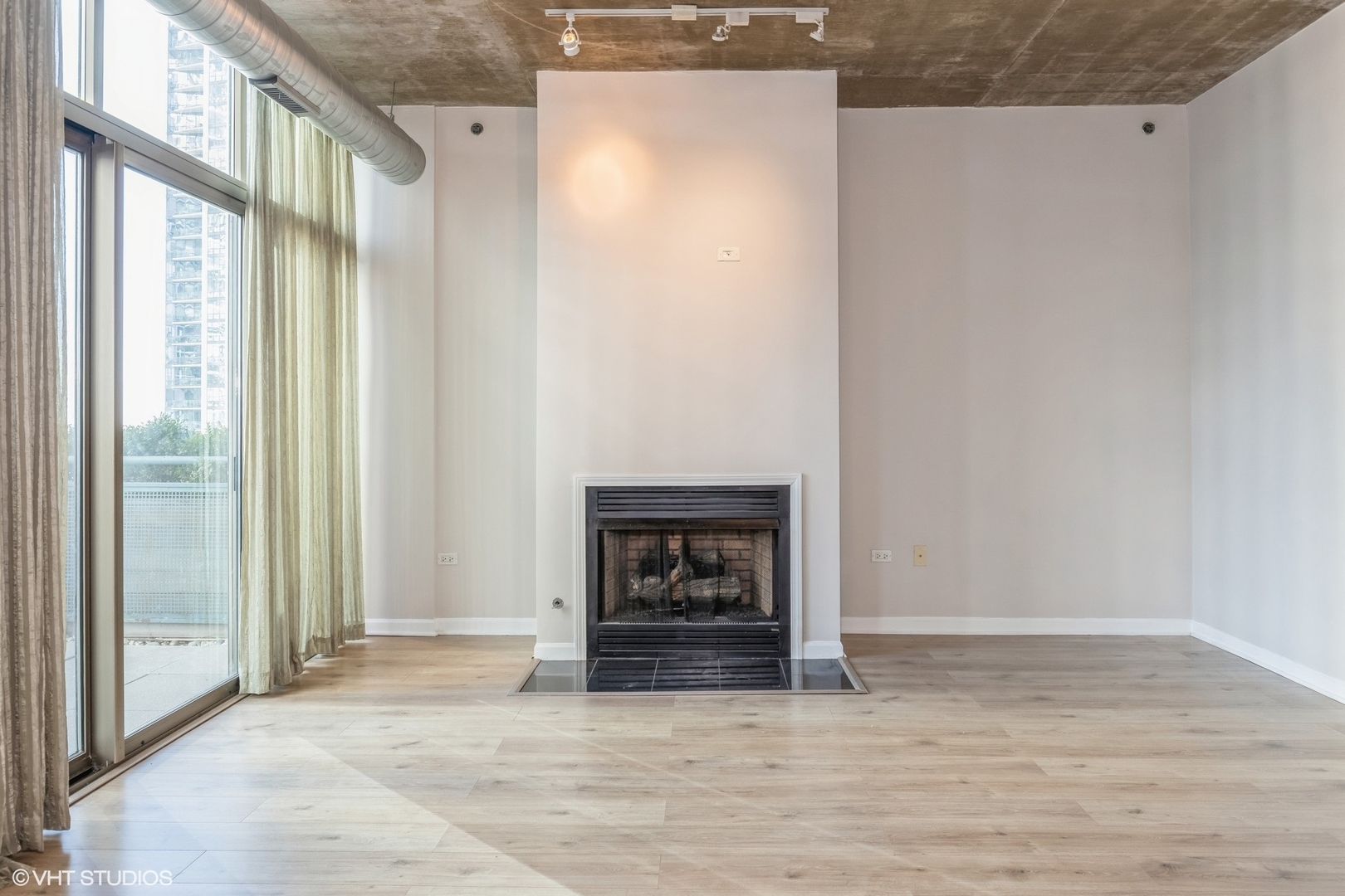 125 E 13TH Street Unit: 1404