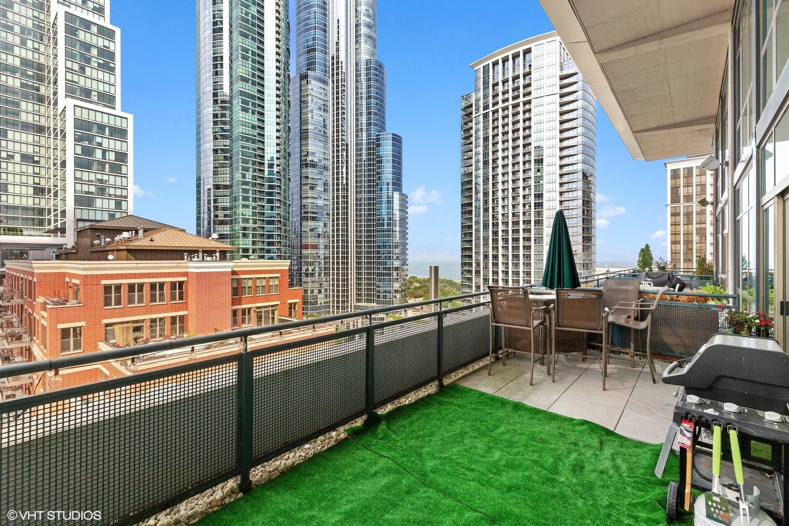 125 E 13TH Street Unit: 1404