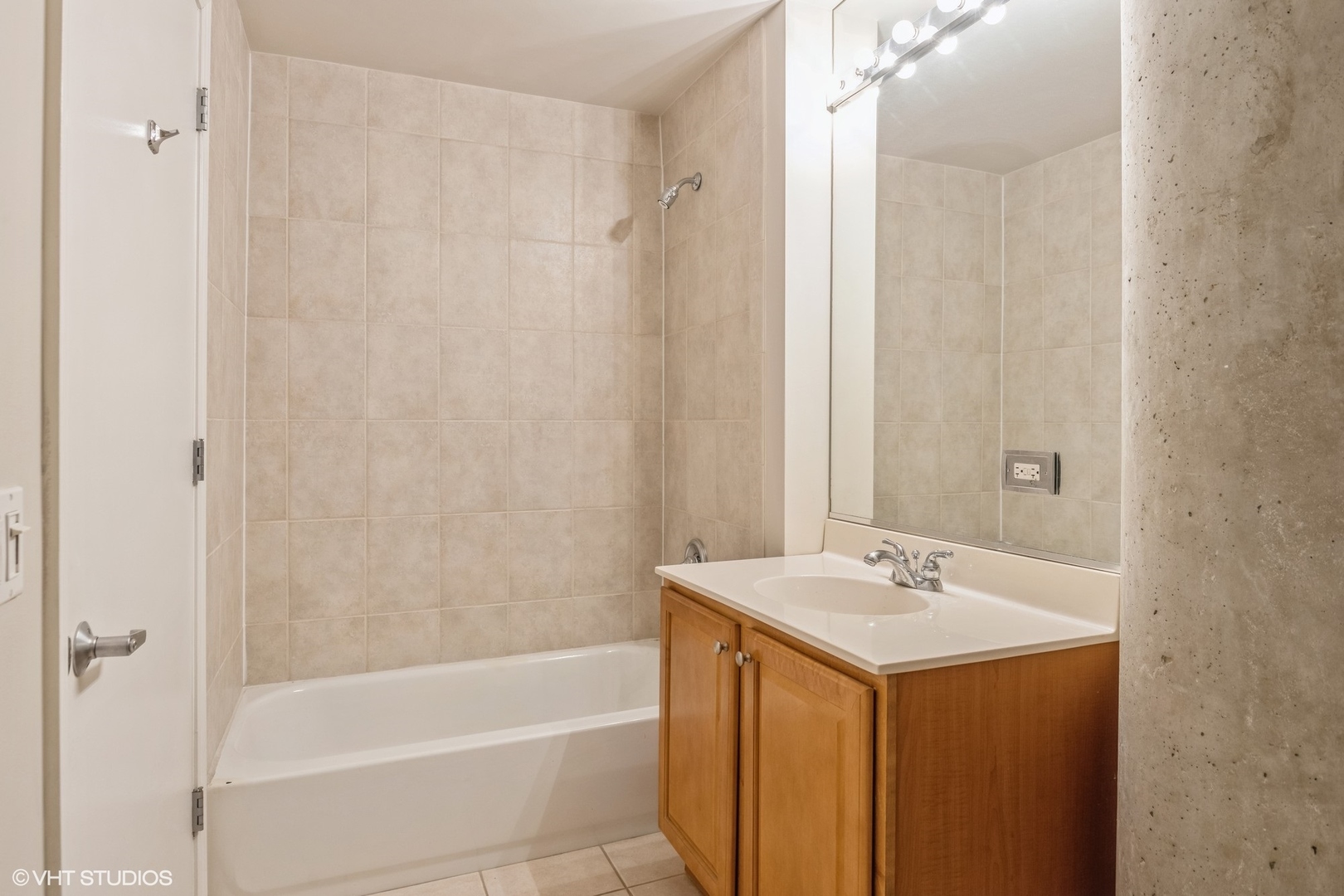 125 E 13TH Street Unit: 1404