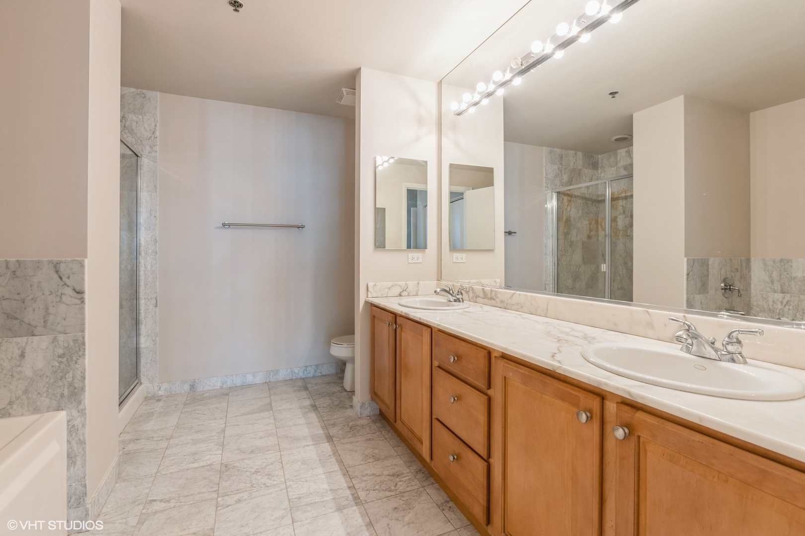 125 E 13TH Street Unit: 1404