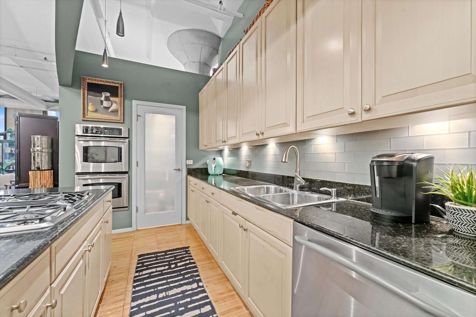 728 W Jackson Boulevard Unit: 902