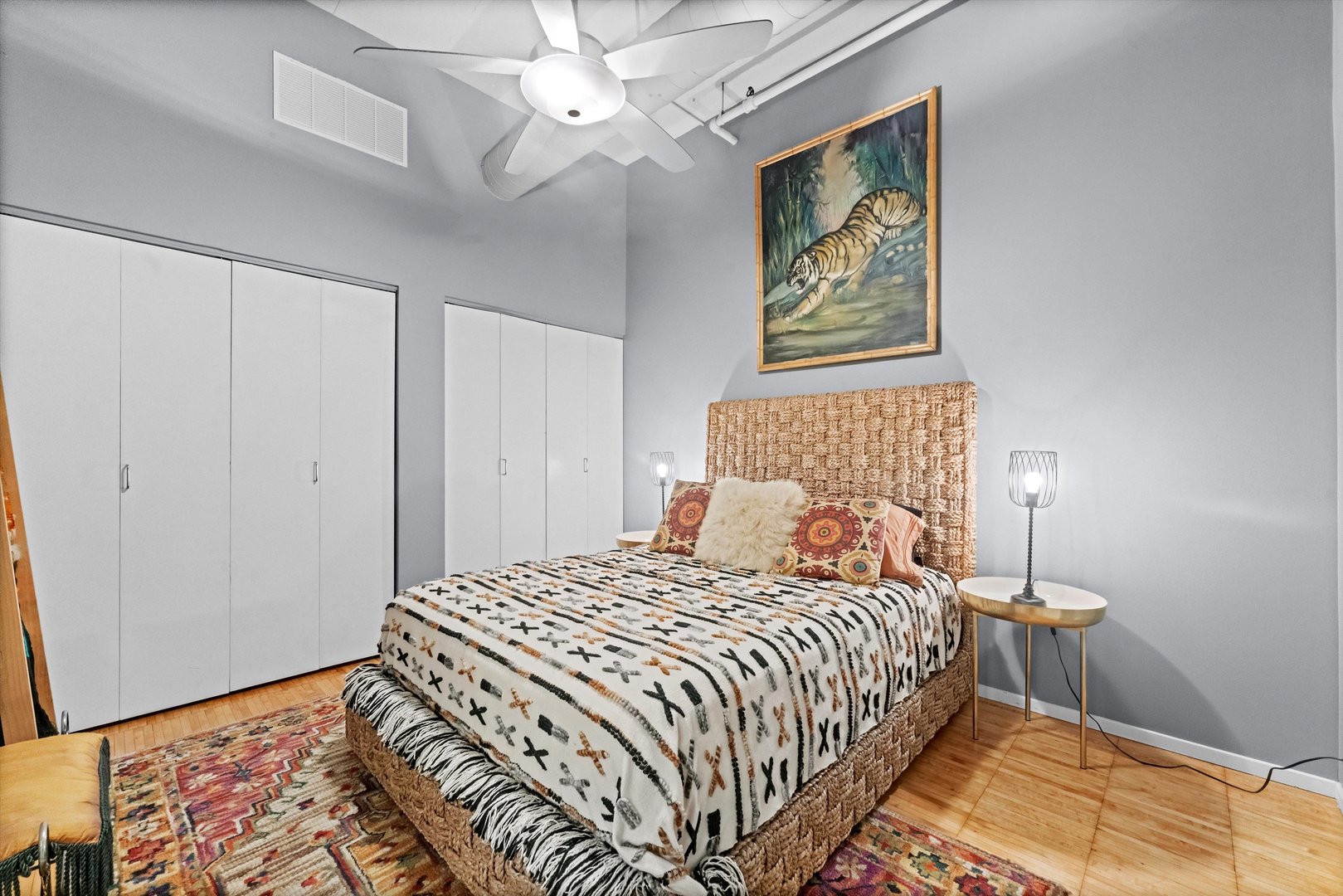 728 W Jackson Boulevard Unit: 902