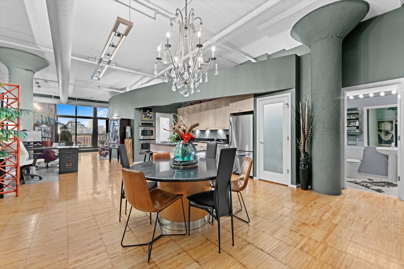 728 W Jackson Boulevard Unit: 902