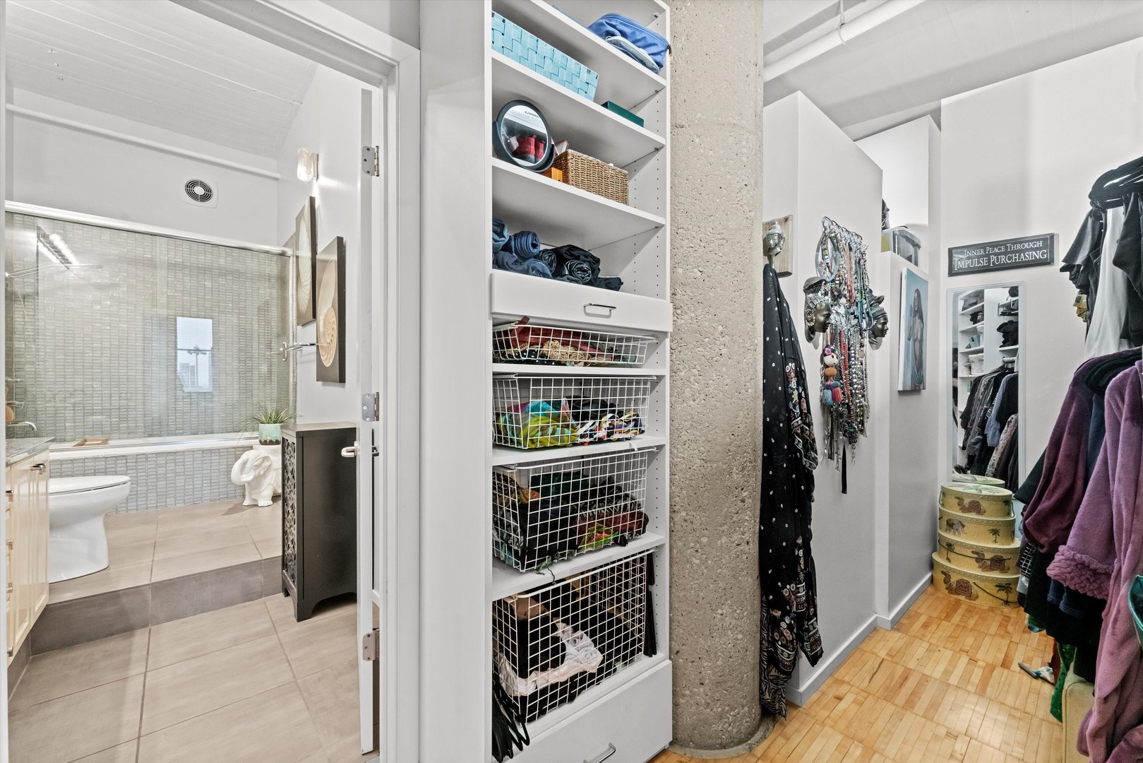 728 W Jackson Boulevard Unit: 902