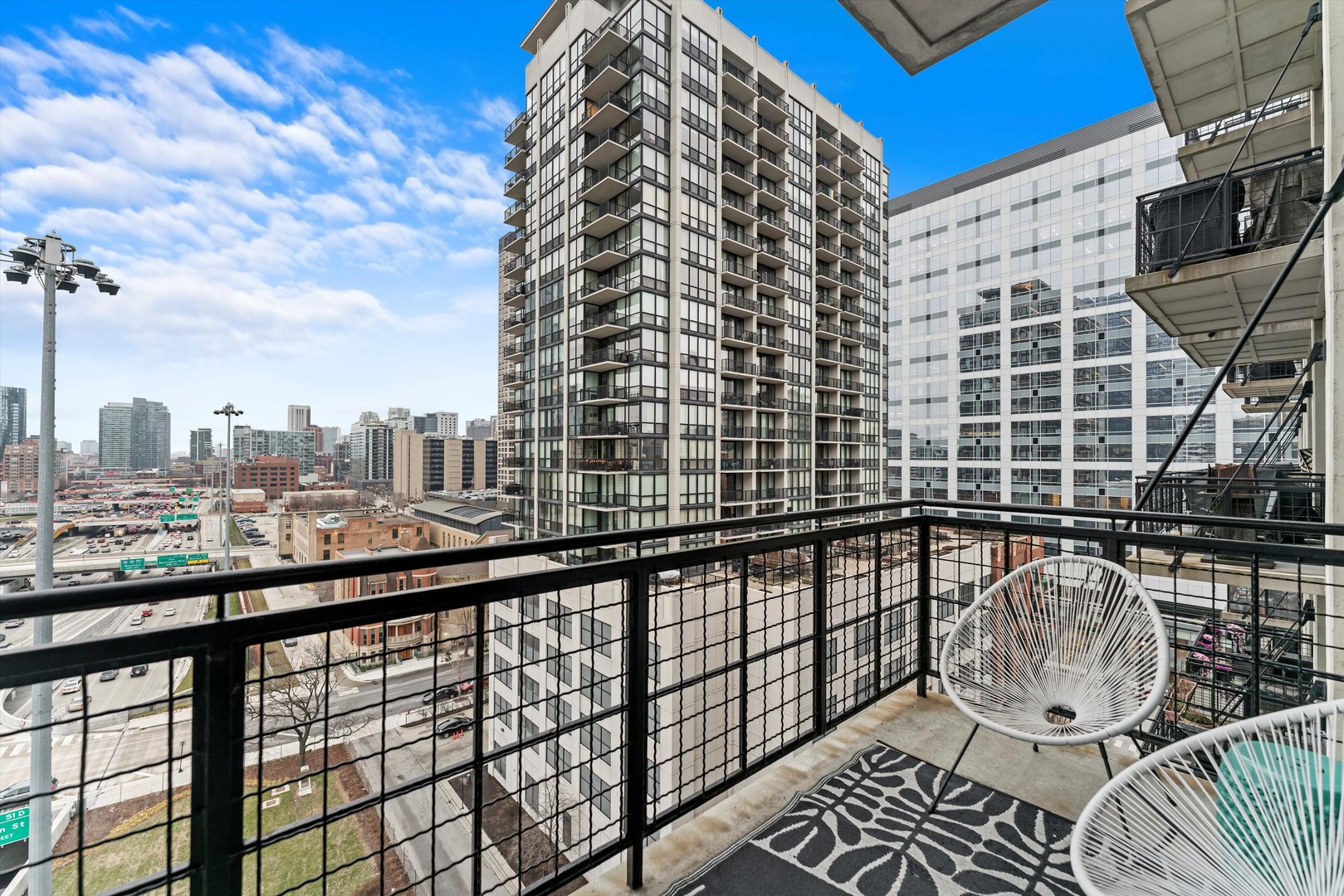 728 W Jackson Boulevard Unit: 902
