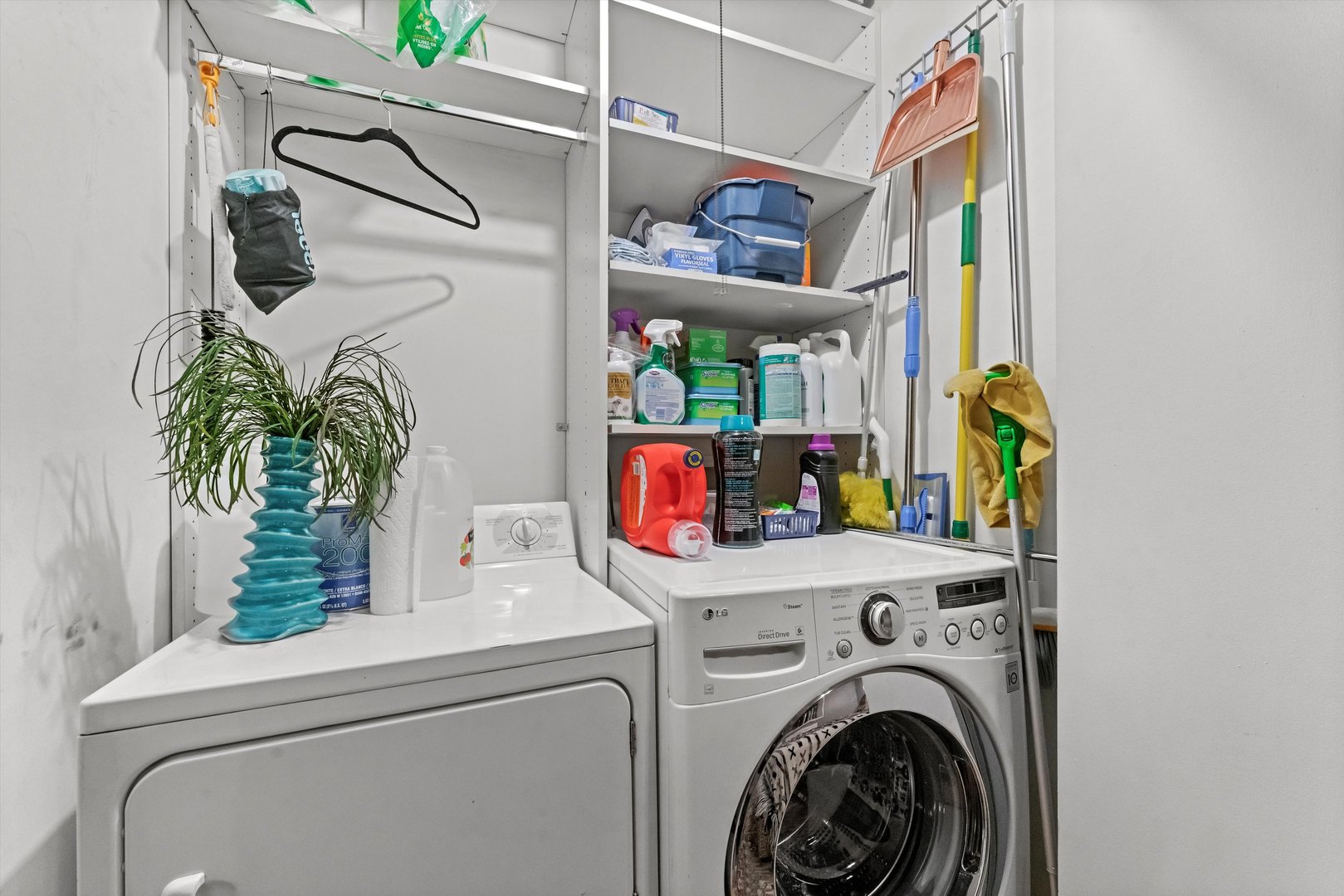 728 W Jackson Boulevard Unit: 902