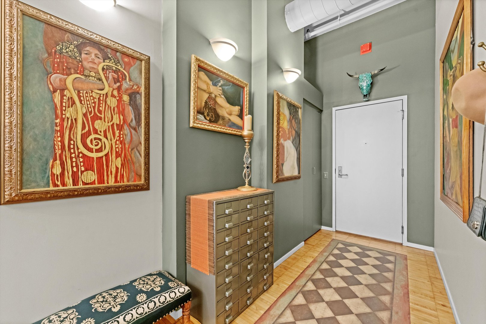 728 W Jackson Boulevard Unit: 902