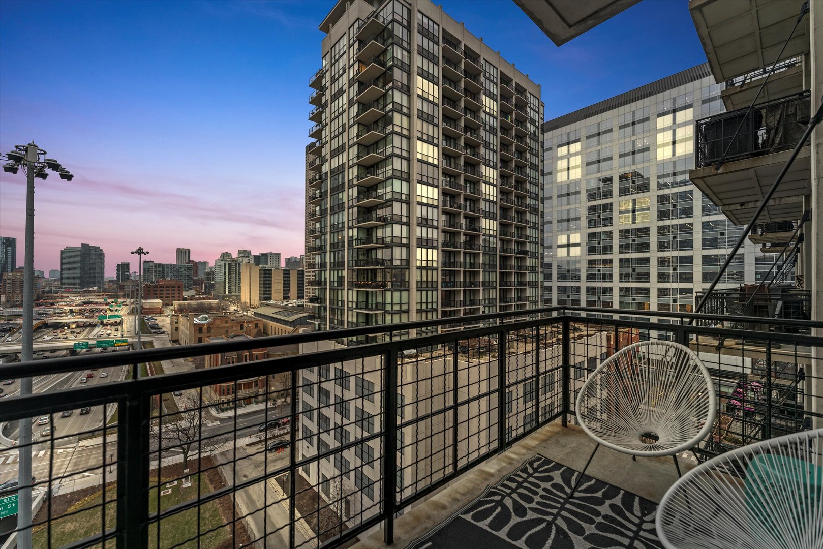 728 W Jackson Boulevard Unit: 902