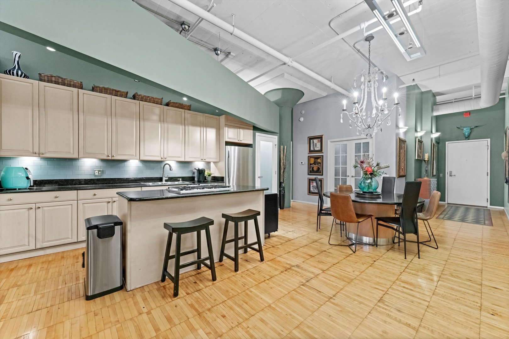 728 W Jackson Boulevard Unit: 902