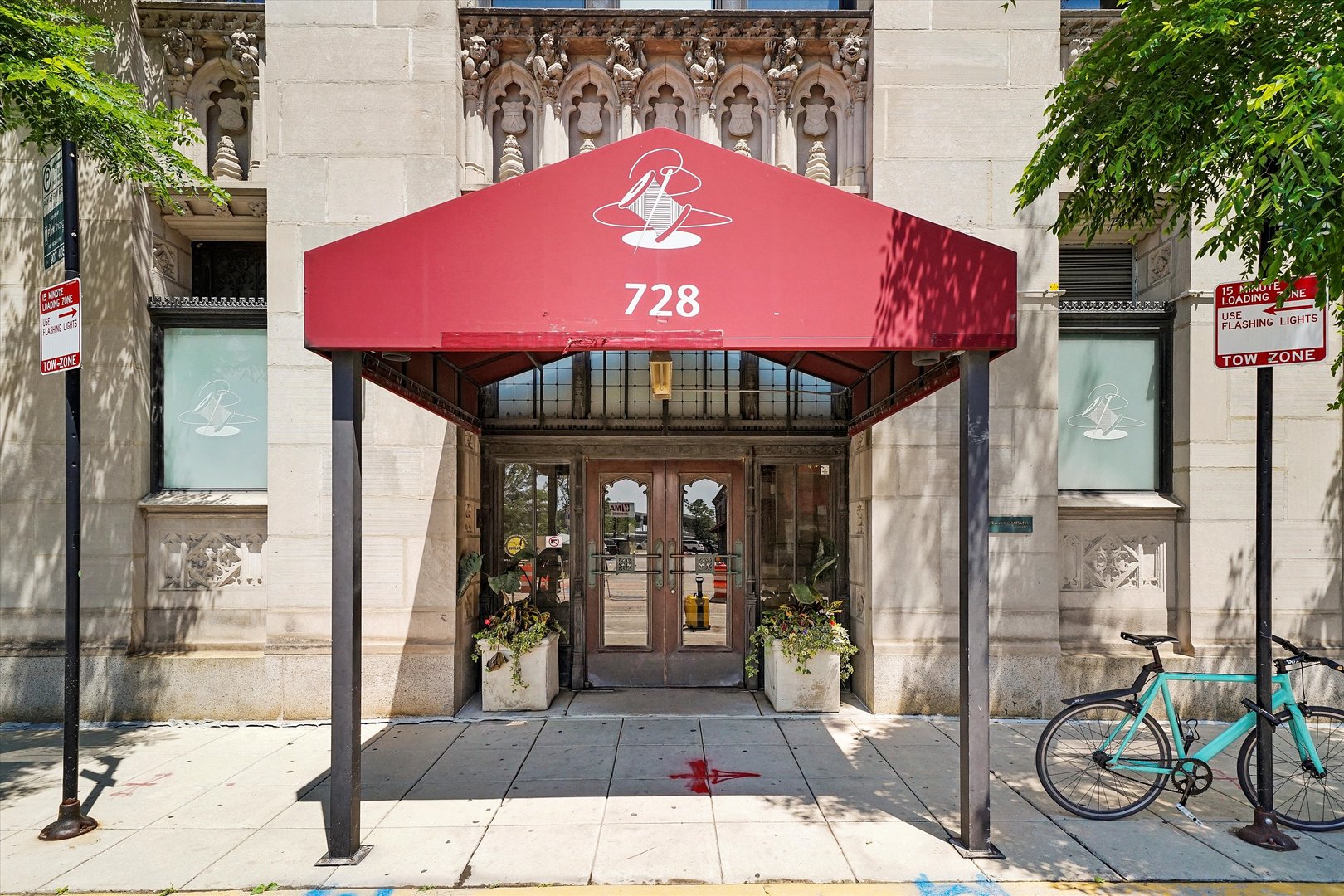 728 W Jackson Boulevard Unit: 902