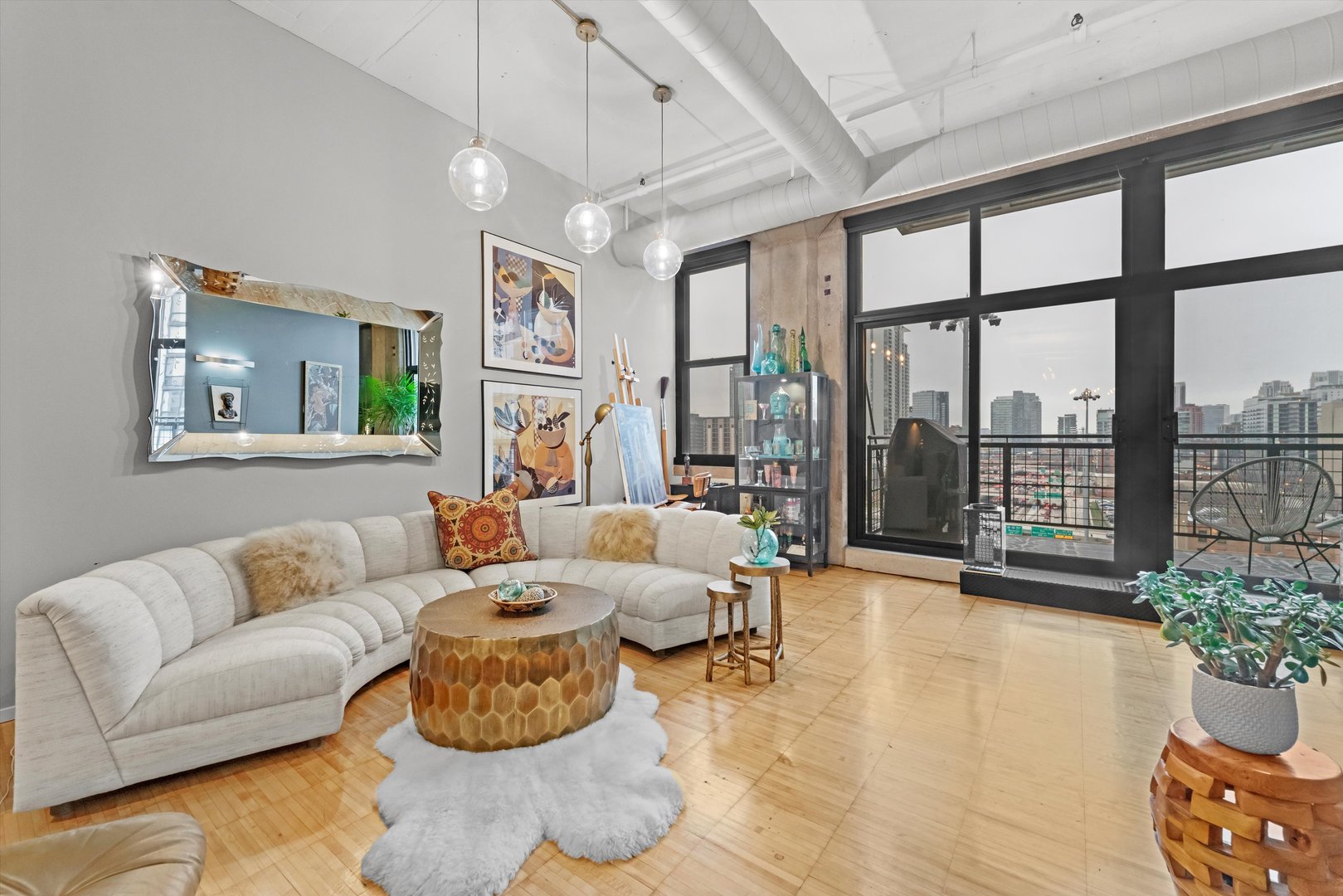 728 W Jackson Boulevard Unit: 902