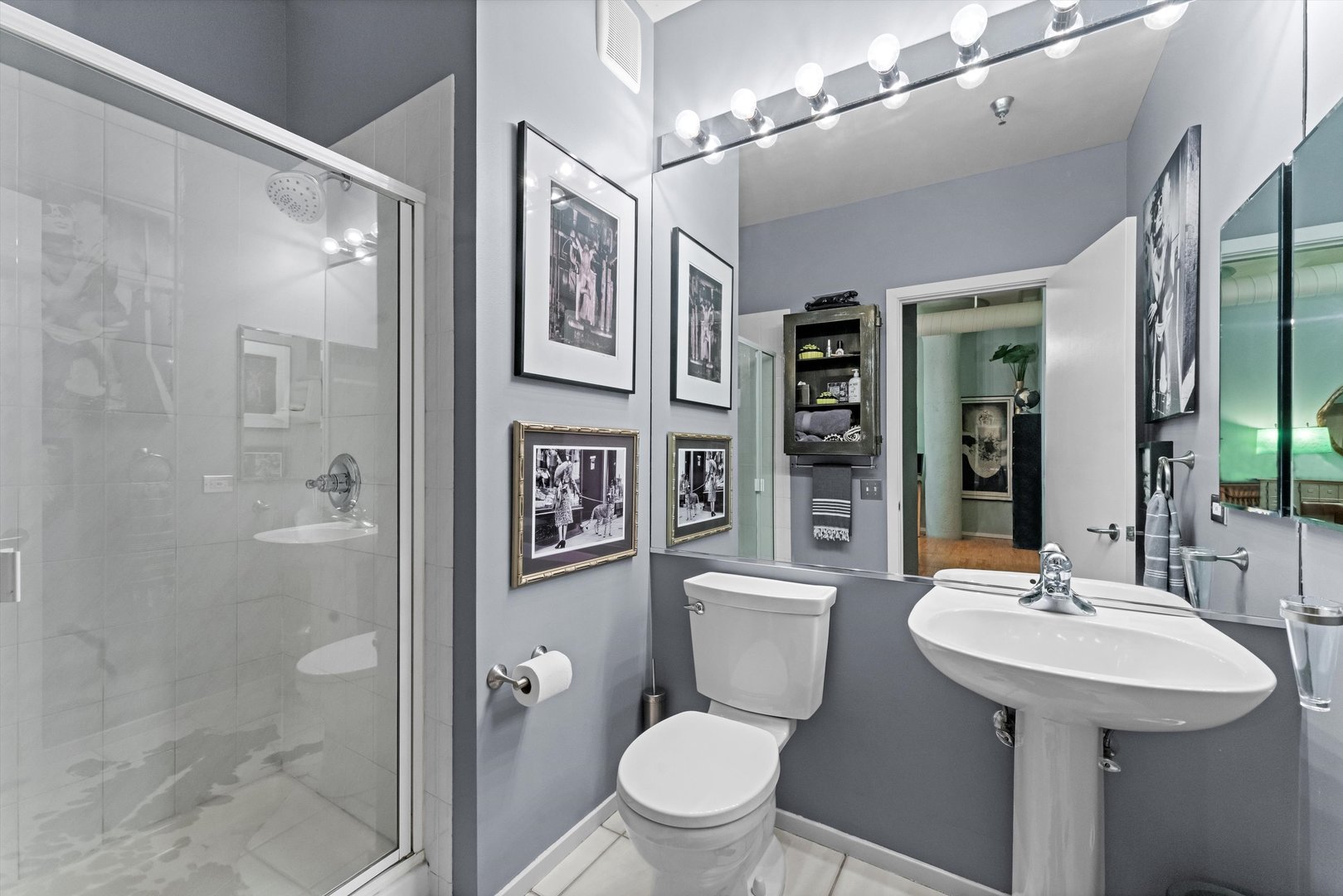 728 W Jackson Boulevard Unit: 902