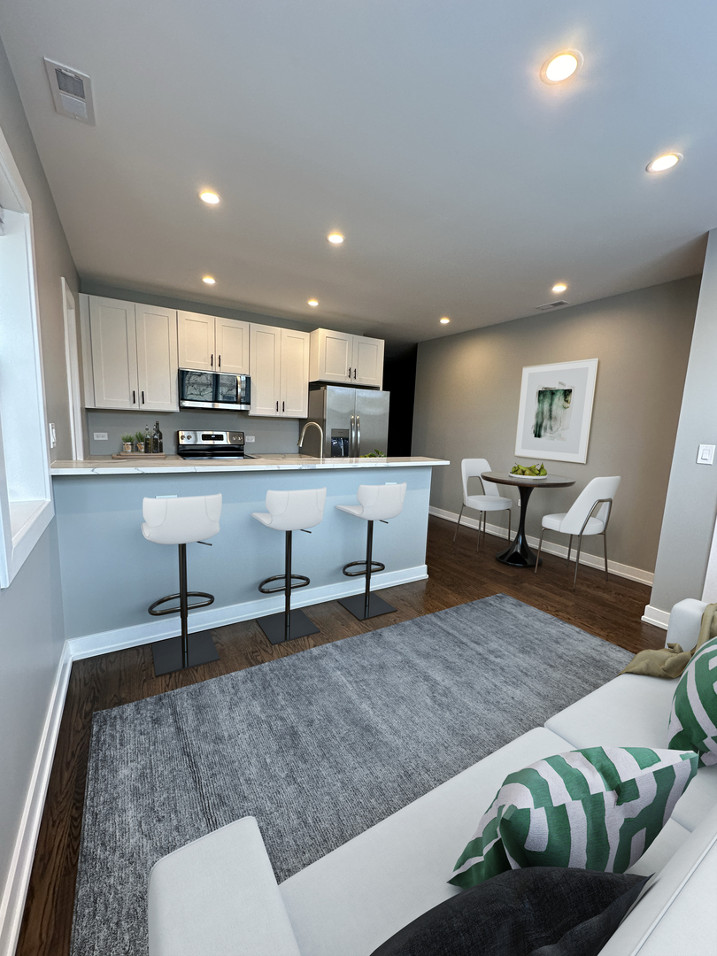 3513 N Seminary Avenue Unit: 2