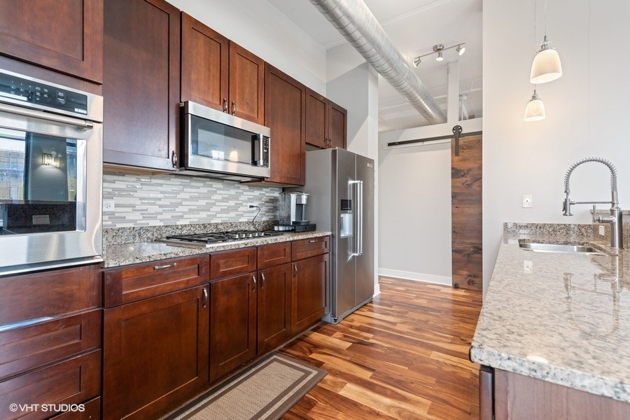 740 W Fulton Street Unit: 614