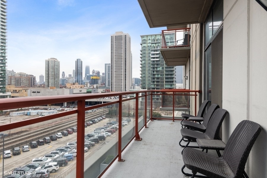 740 W Fulton Street Unit: 614