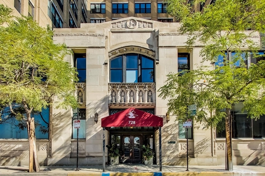 728 W Jackson Boulevard Unit: 810