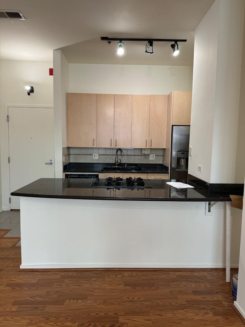 130 S CANAL Street Unit: 9H