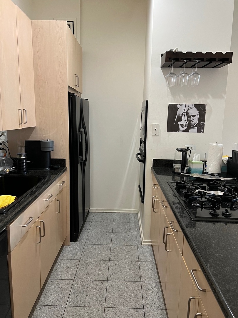 130 S CANAL Street Unit: 9H