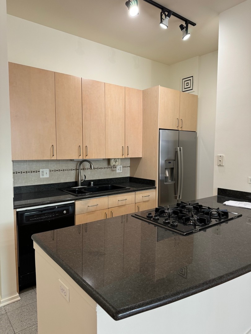 130 S CANAL Street Unit: 9H