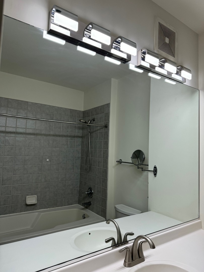 130 S CANAL Street Unit: 9H