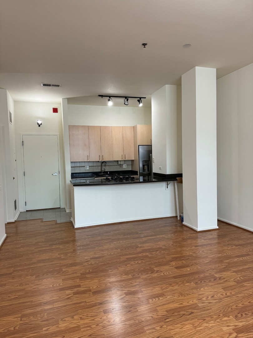 130 S CANAL Street Unit: 9H