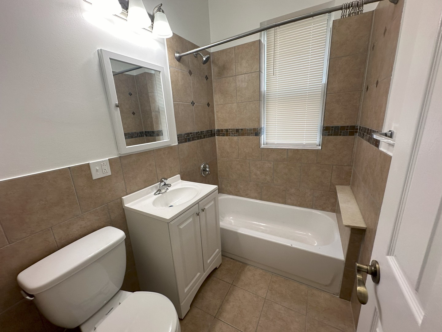 3602 W Flournoy Avenue Unit: 1W