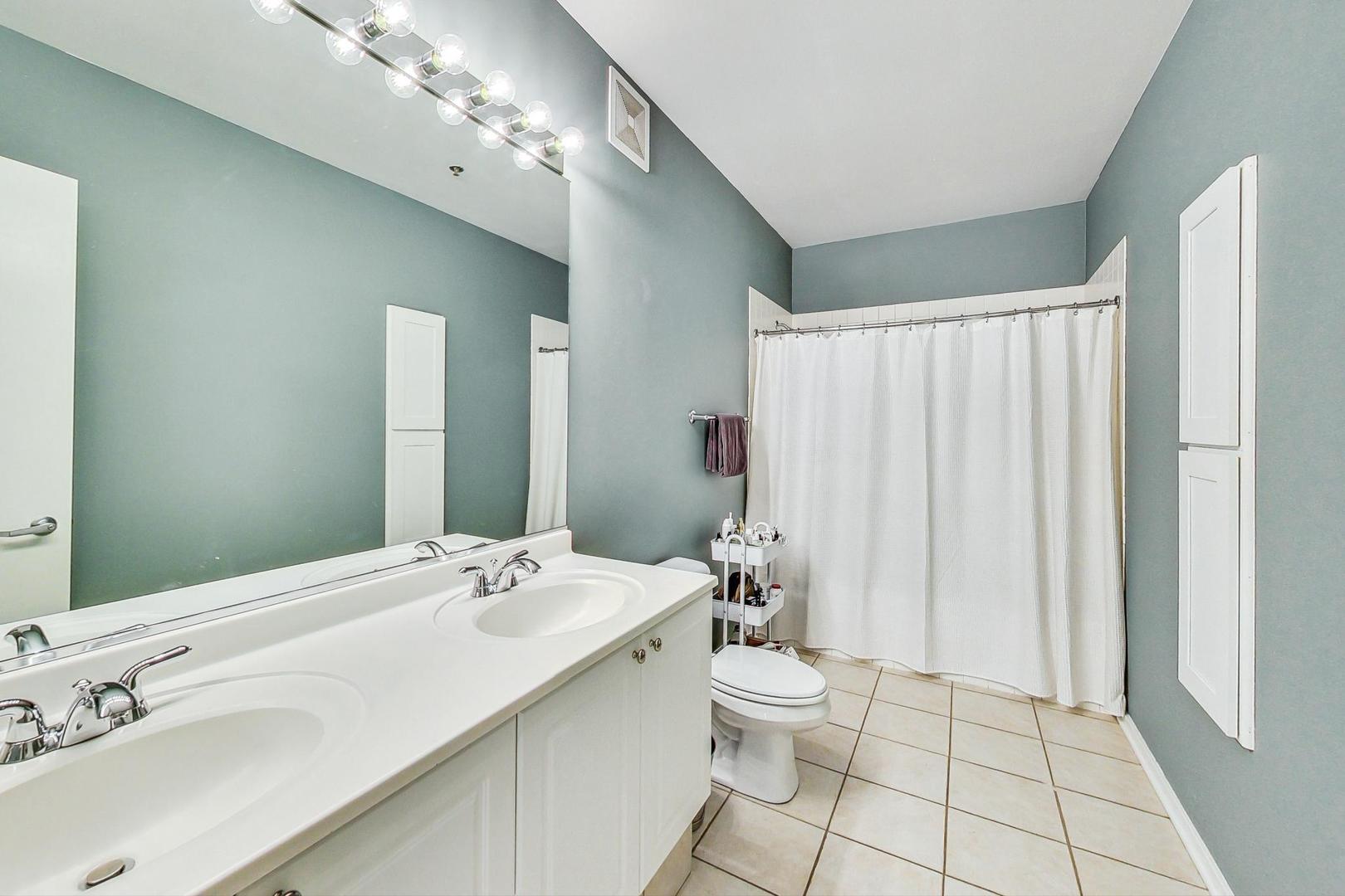 130 S Canal Street Unit: 225