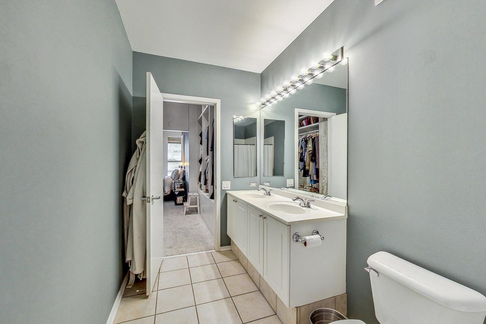 130 S Canal Street Unit: 225