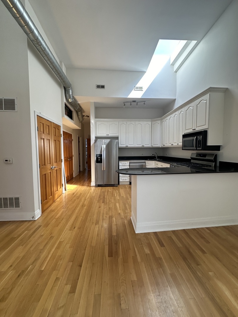 840 W ADAMS Street Unit: 3